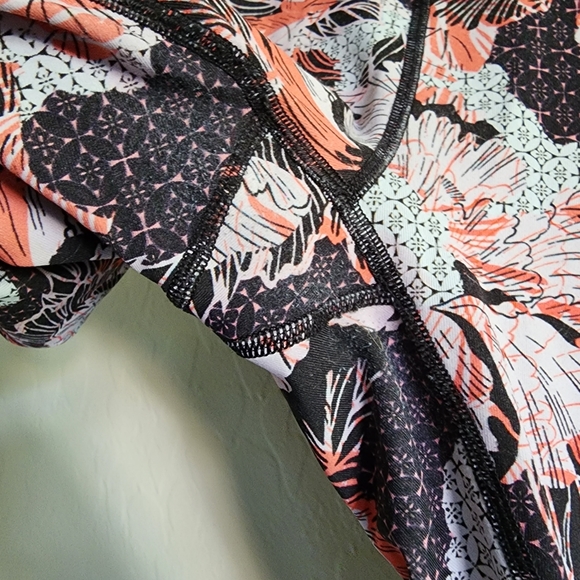 Lululemon Wunder Under Tights Size 6 Lunar New Year - Picture 8 of 10